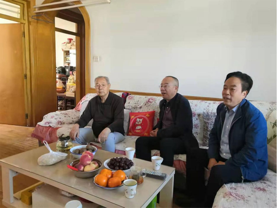 集團領(lǐng)導重陽節(jié)走訪看望離退休老干部(圖1) 集團領(lǐng)導重陽節(jié)走訪看望離退休老干部(圖1)